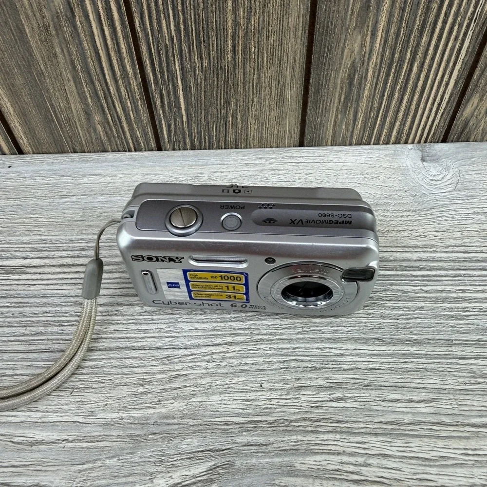 Sony Cyber-shot DSC-S600 6.0MP Digital Camera Silver PARTS ONLY READ